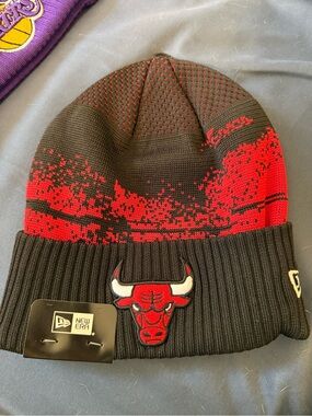 New Era Chicago Bulls Black and Red Cuffed Beanie